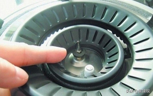 燃气灶换电池打不着火是什么原因,迅达燃气灶打不着火如何维修视频