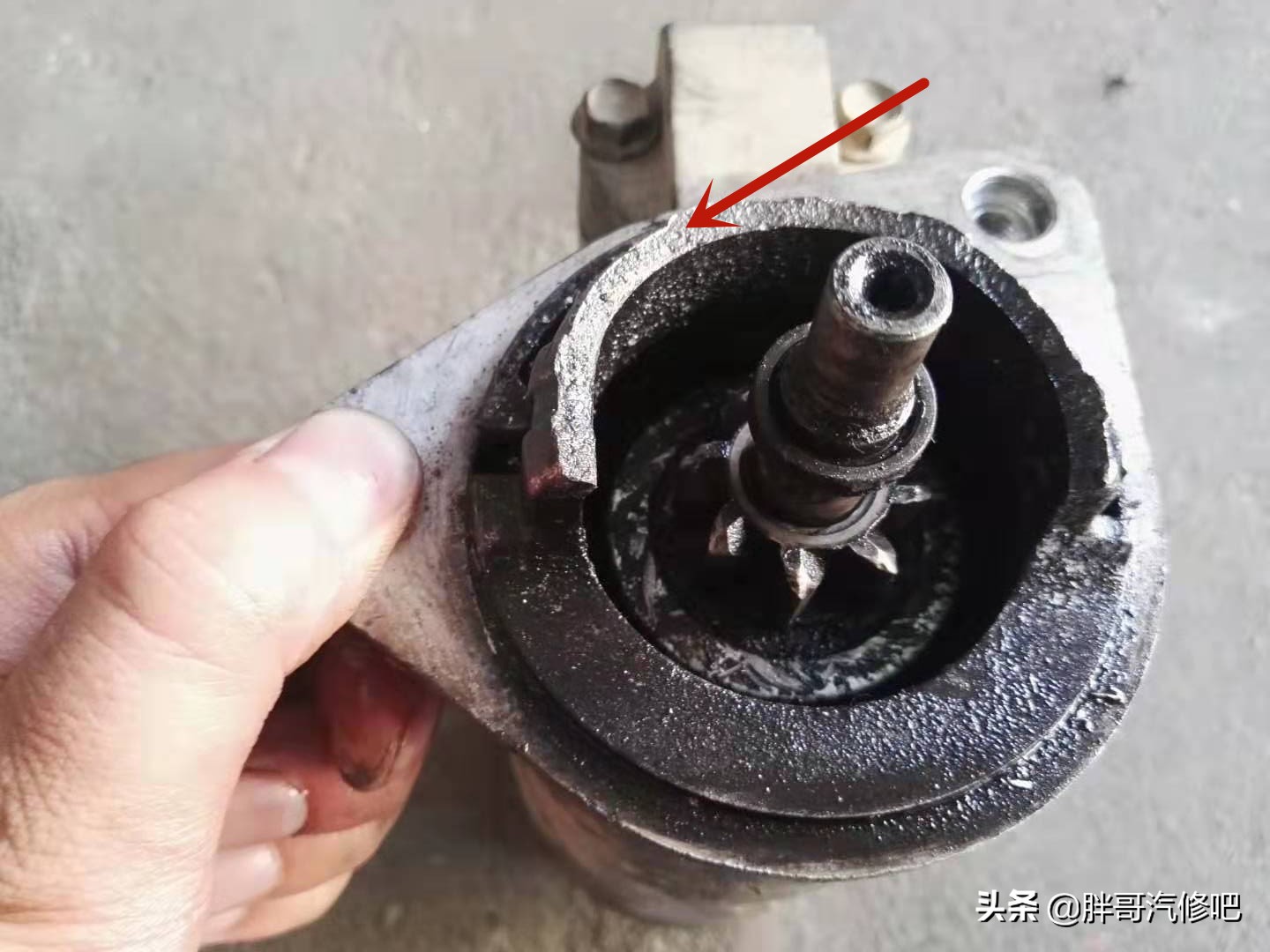 变速箱壳体损坏是维修还是换新,汽车变速箱壳破裂怎么维修