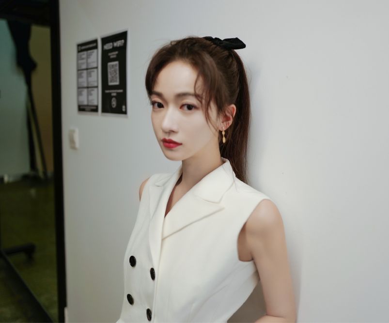 头小肩膀太宽怎么办,头小肩膀宽什么发型