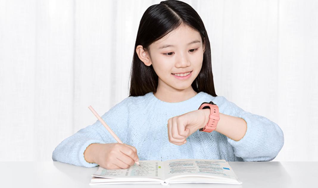 小朋友的新手表来了！十重安全定位还能学英语，有什么理由不买