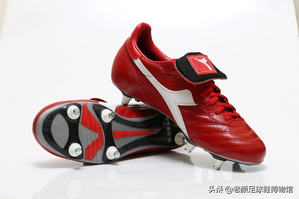 第一个穿白球鞋的足球运动员,第一个穿耐克篮球鞋的nba运动员