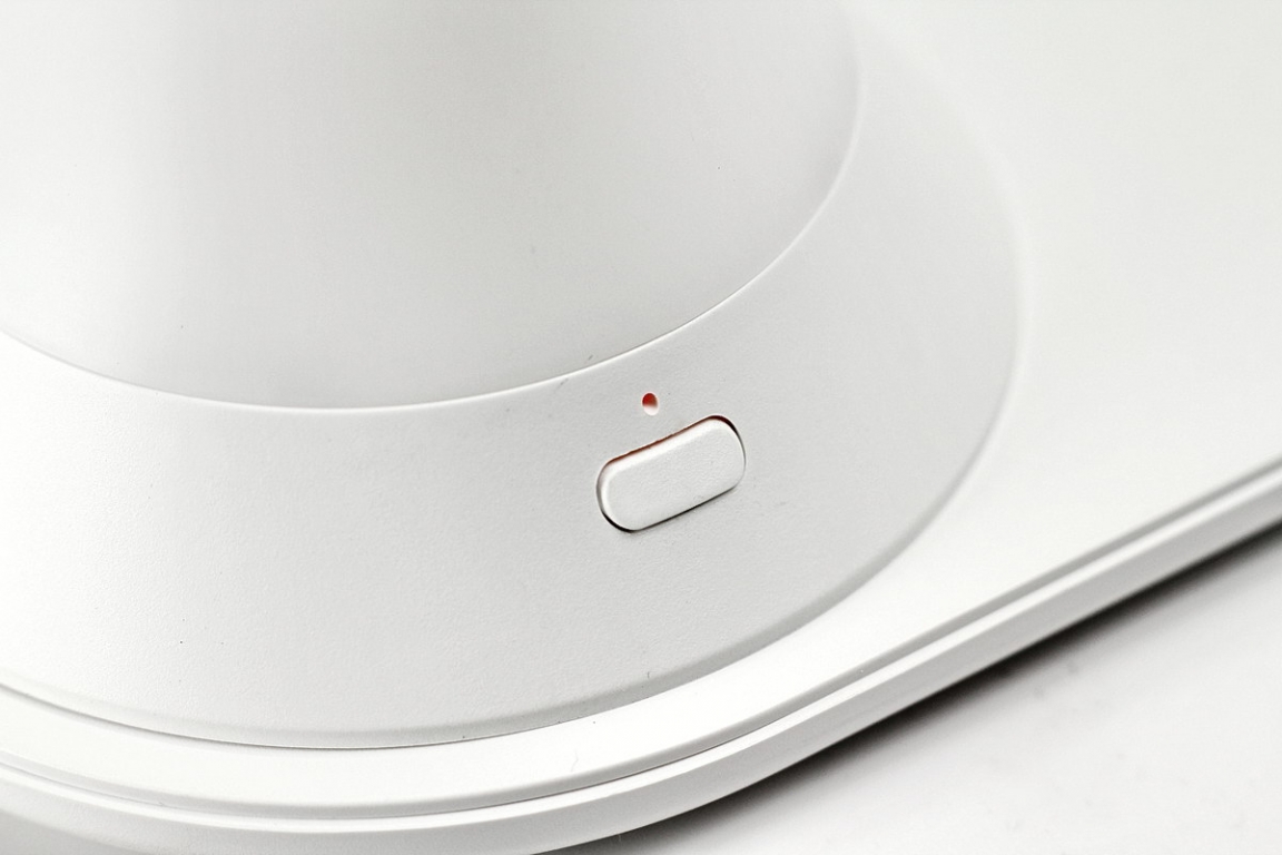 yeelight无线充电夜灯拆解,拆解cyansky手电筒