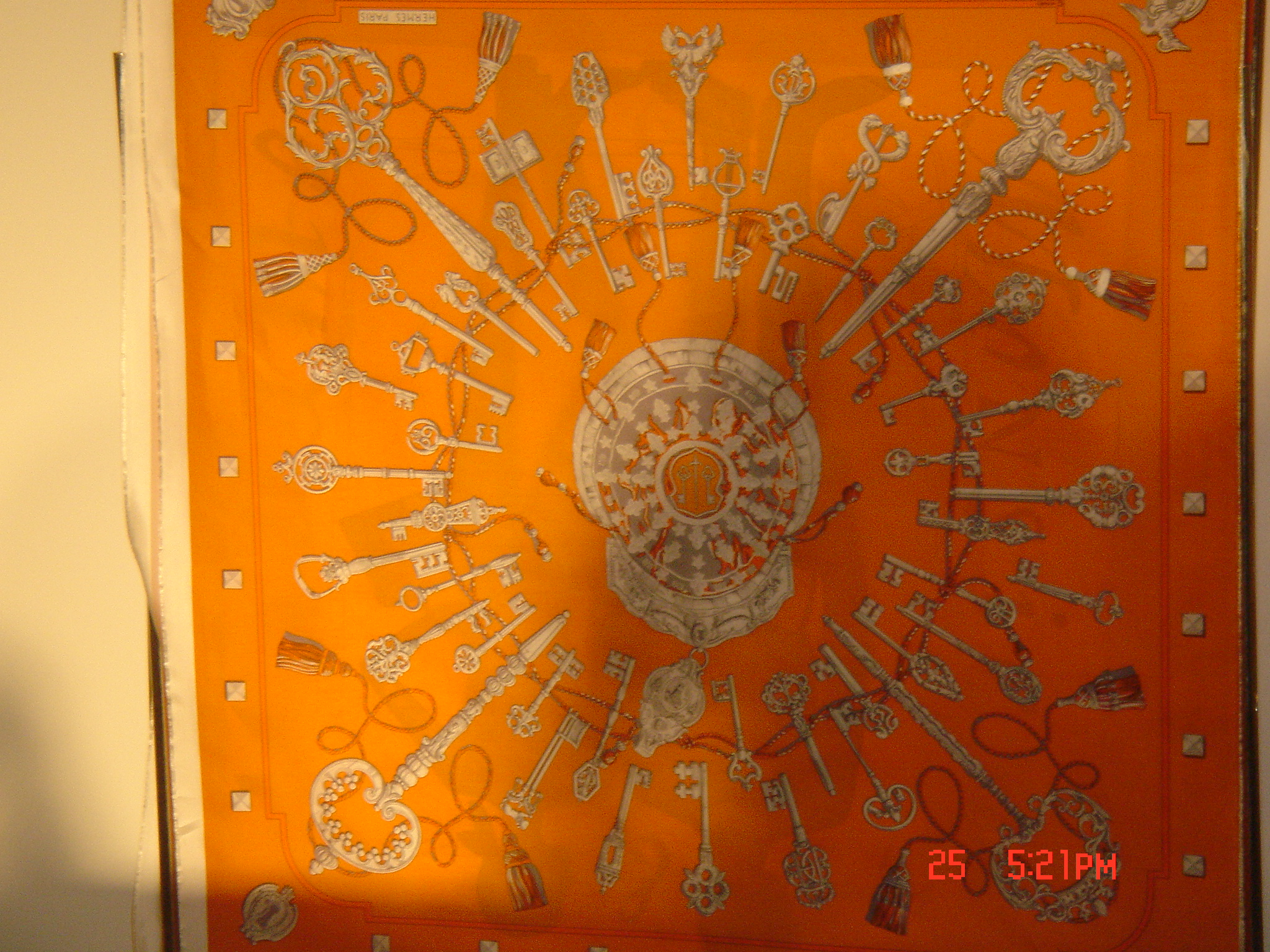 你知道章子怡戴的爱马仕丝巾为什么牛吗？