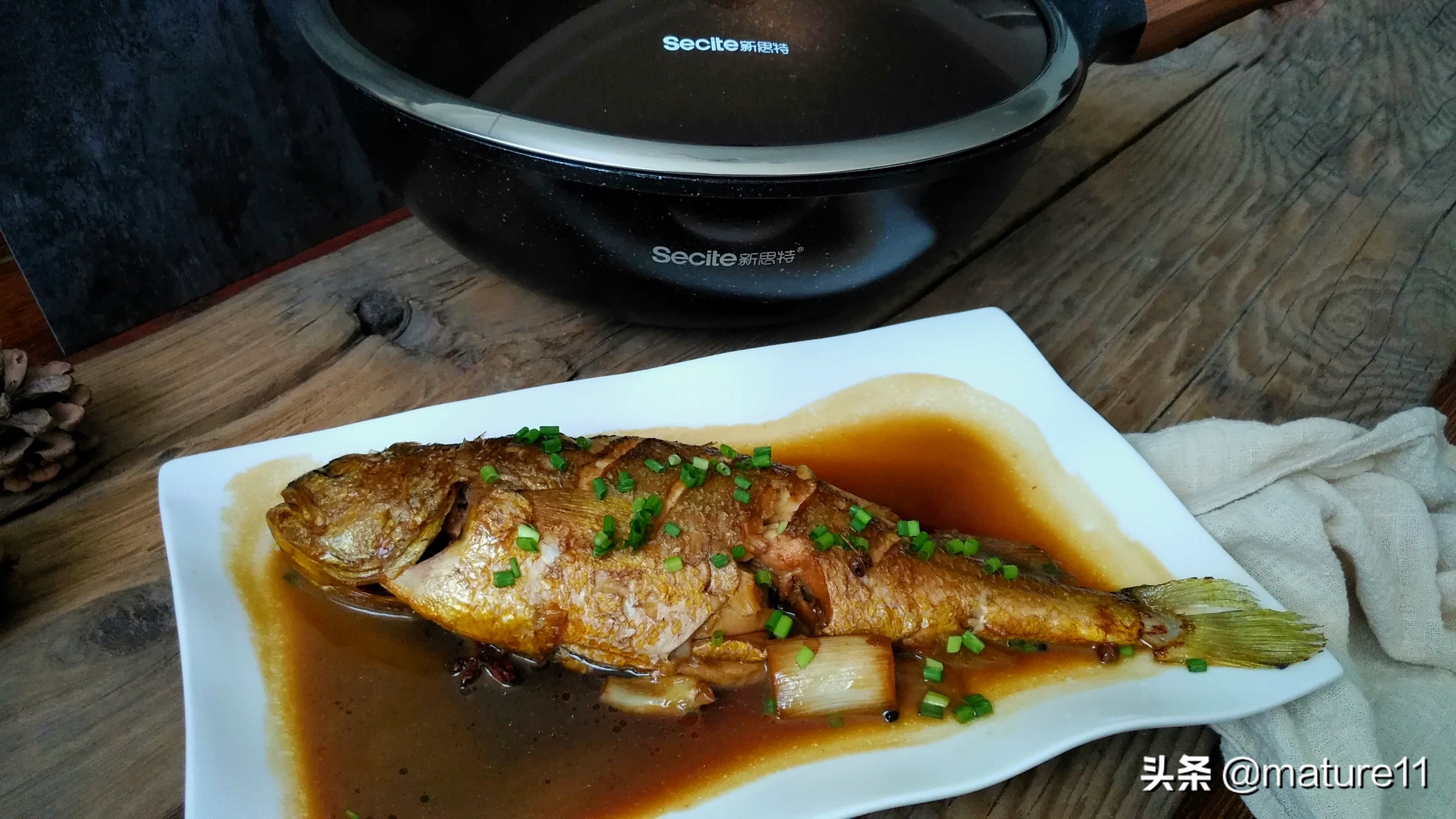 几招儿教你做鱼不粘锅不破皮、不散，鱼肉嫩又入味的方法，别错过