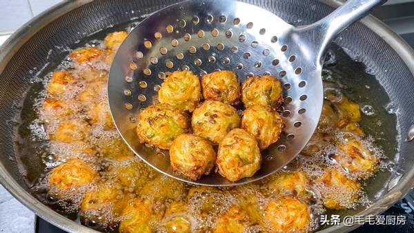 炸肉丸子怎么做嫩有弹性不硬,教你正确炸丸子外酥里嫩超级香