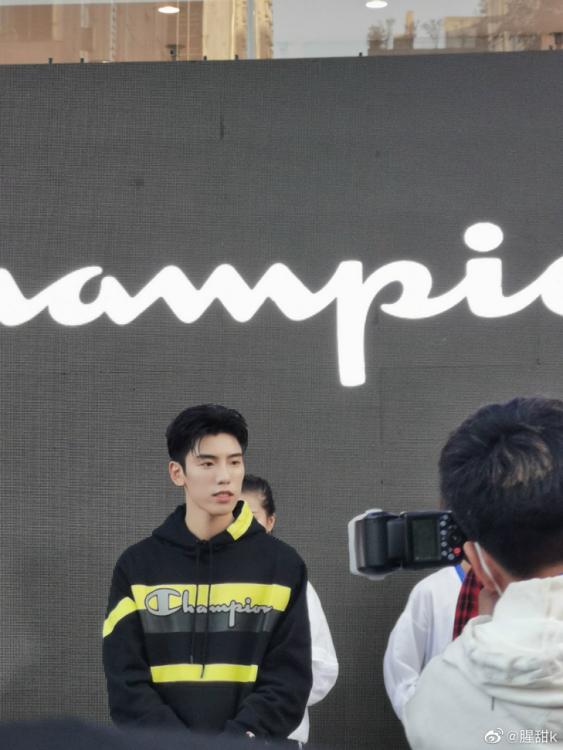 生图杀手王子异品牌官宣不断,红气养人是真的