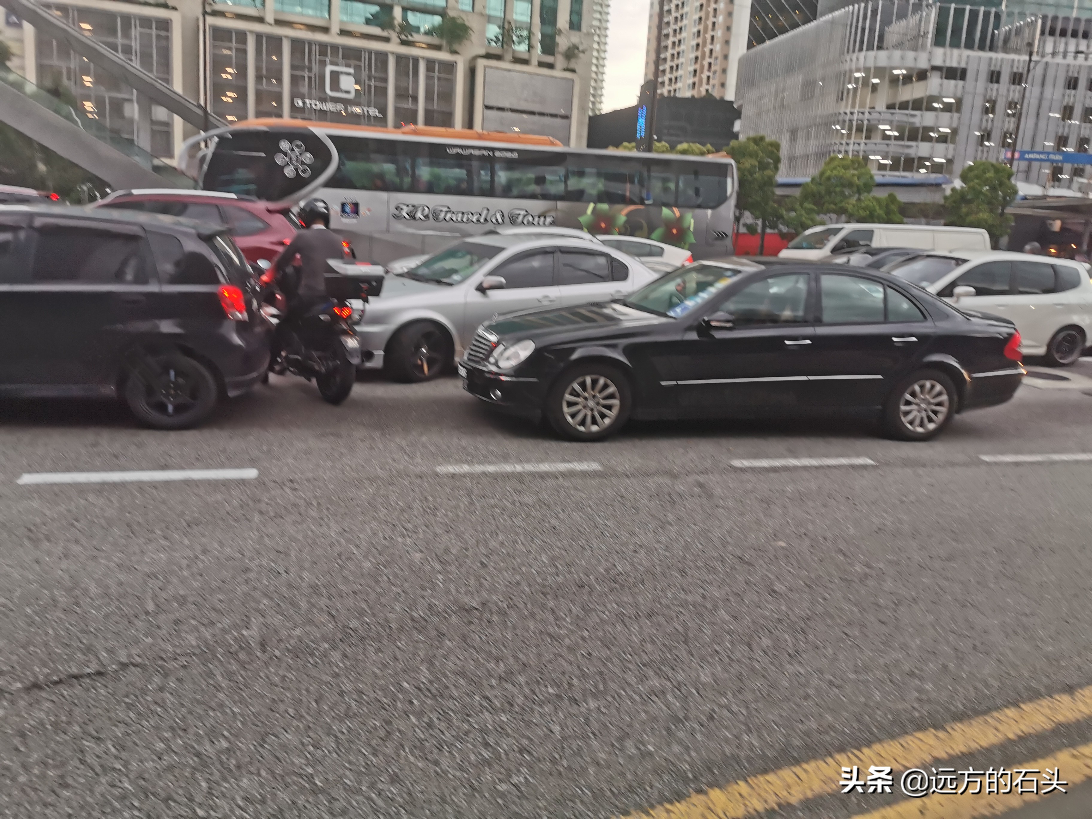 摩托车真的可以上高速吗,为什么摩托车出行很便利