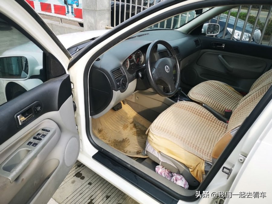 朋友花十三万买的大众宝来,朋友花一万多买的车