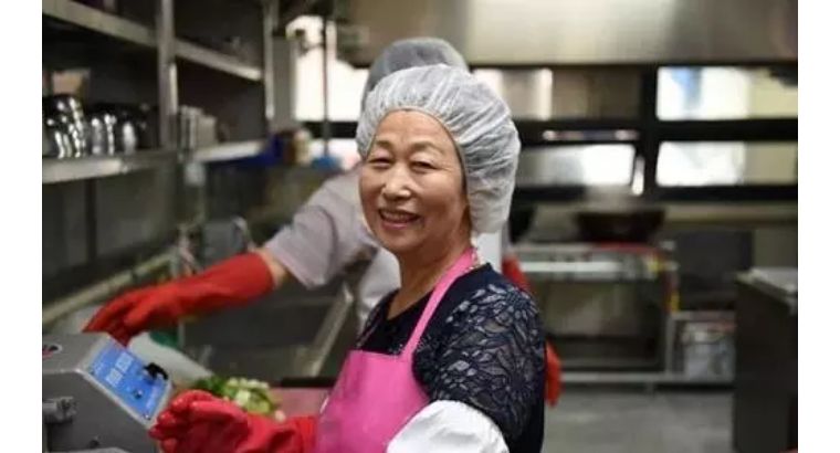 脸颊没肉是太瘦了么,韩国爱豆要瘦到多少斤