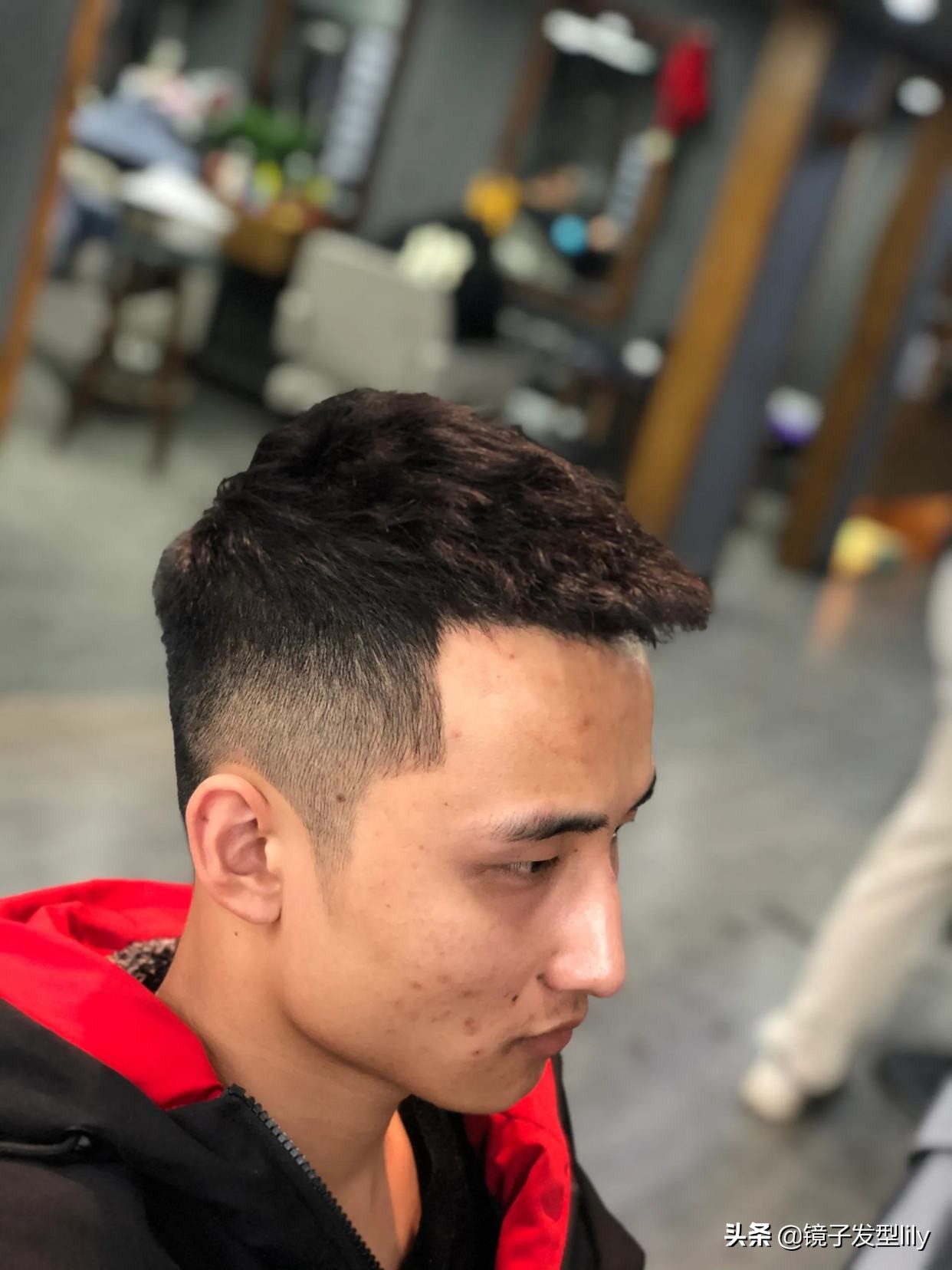 今年最流行的男发纹理烫钢铁烫,今年流行的男士发型韩式纹理烫