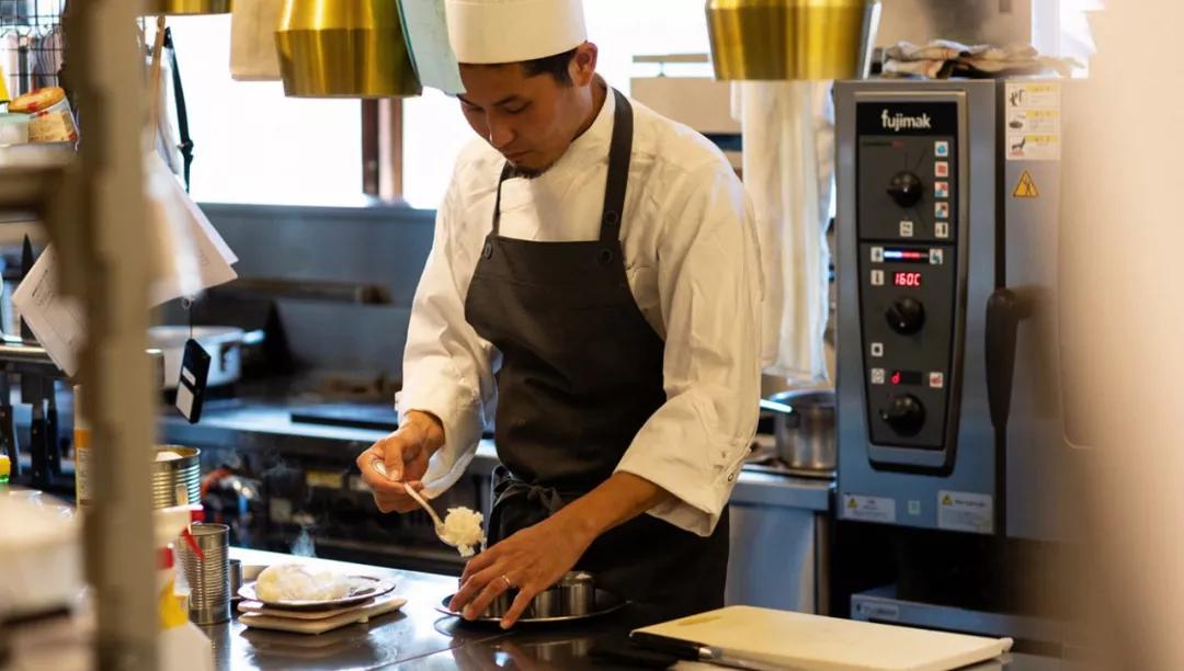 为英伦女神而生，20万日元一把的“樱和伞”，发售一小时就被抢光