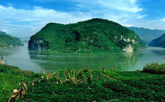 贵州省一个县，人口超60万，因为一条河而得名