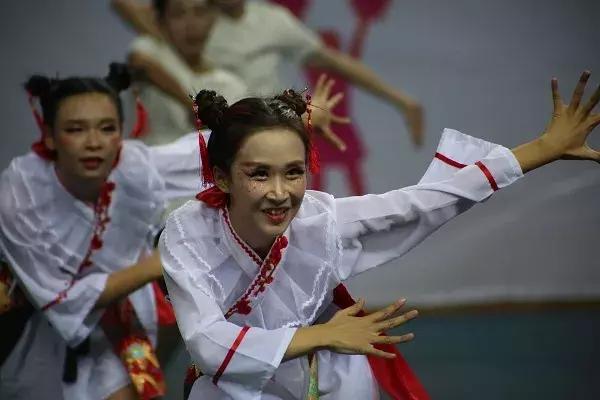 青春活力校园舞蹈集体舞高中,青春飞扬校运会入场舞