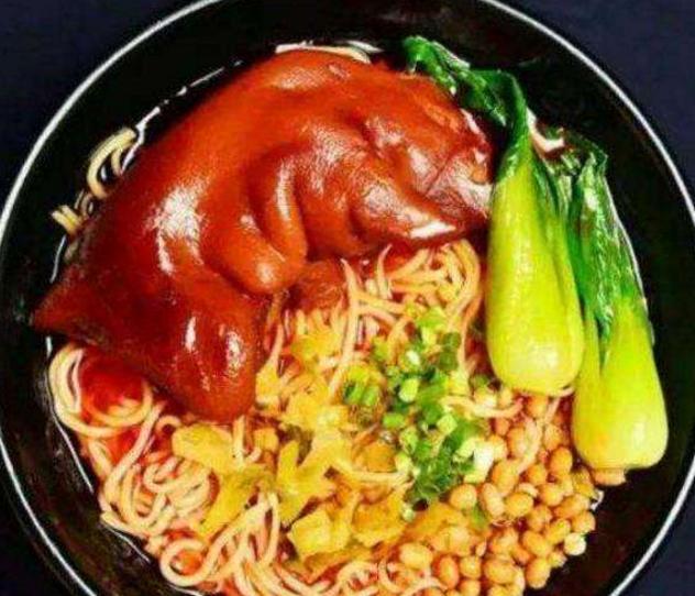 为啥潘长江面馆1碗猪蹄面48元,潘长江搞笑吃猪脚