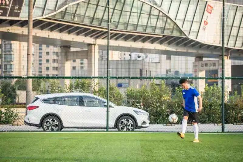 一场足球赛,一场球赛就可以创造好多快乐