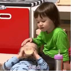 这些娃太好吸了！这些父母更会教啊