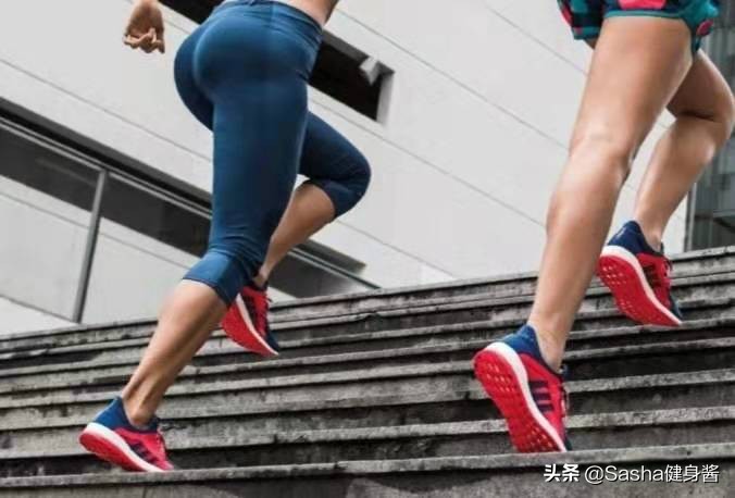 跑步膝怎么治疗,跑步如何避免膝盖超伸