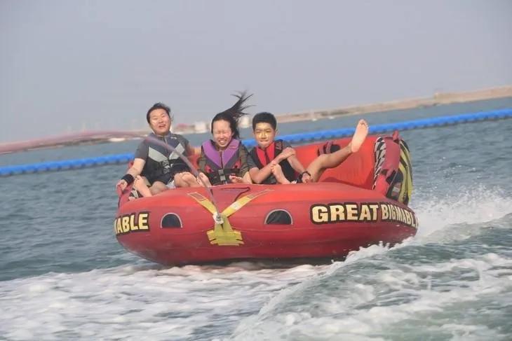 快艇摩托艇极速沙发SUP板…桐洲岛亚联飞行营地“上新”水上玩法！想体验吗？免费