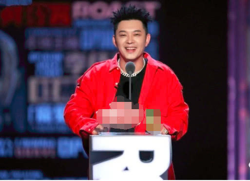 王菲蹦迪完整版视频,50岁王菲蹦迪扭动身体