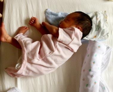 小孩睡觉盖被厚度,如何知道宝宝盖被厚度合适