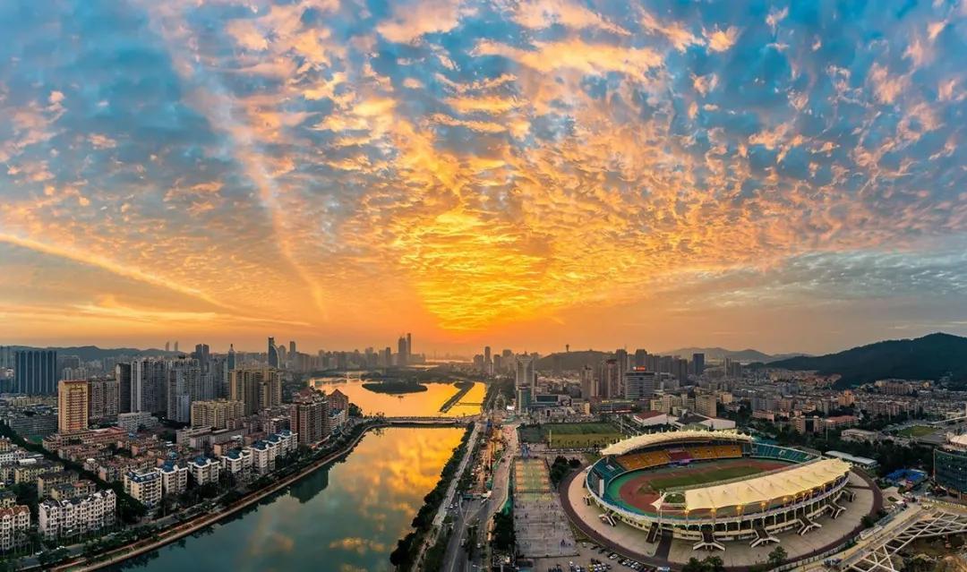 青岛旅游往返机票价格,青岛机票和住宿自由行