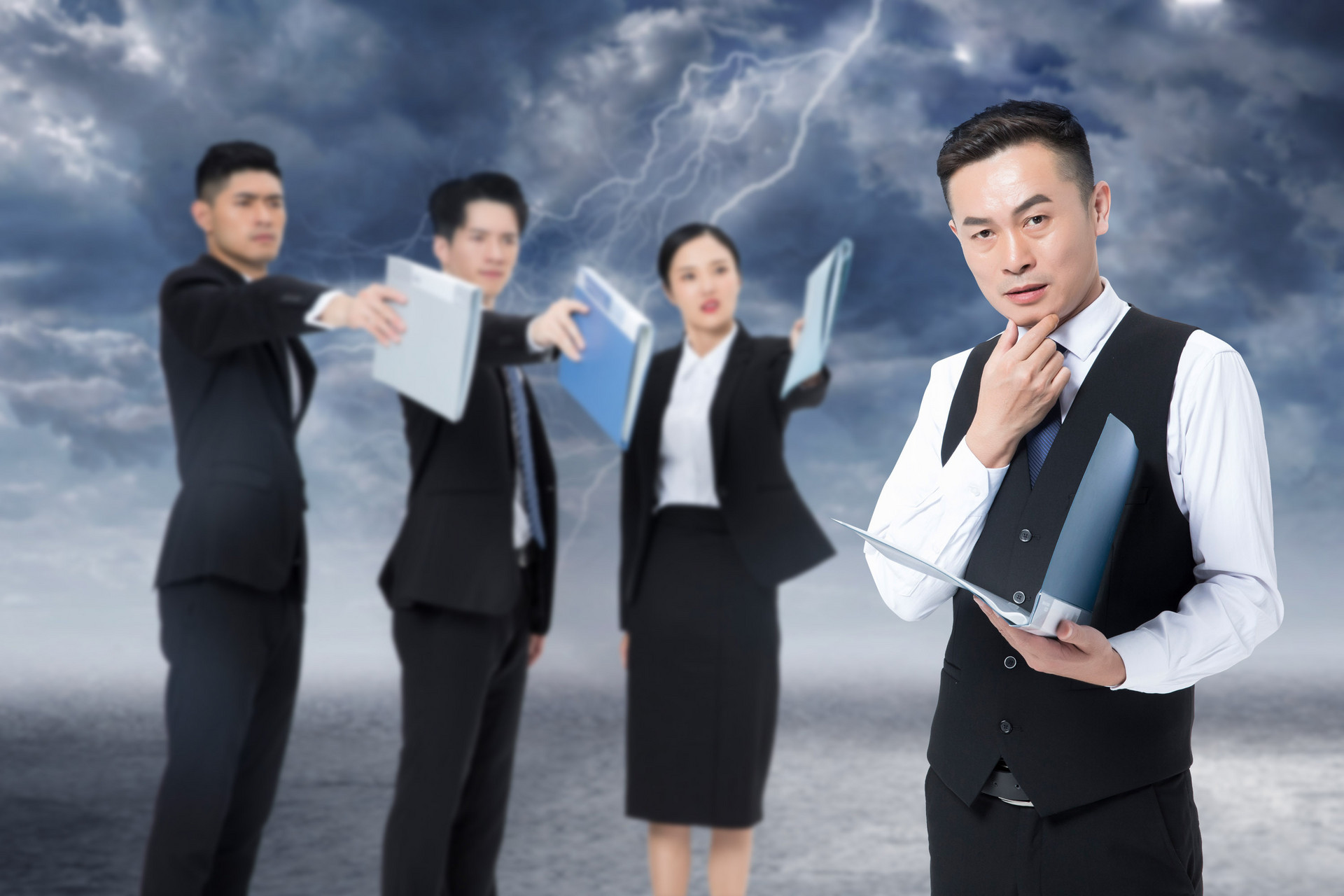 “老子上面有人！”，面对不服管理的“关系户”怎么办？捧杀他