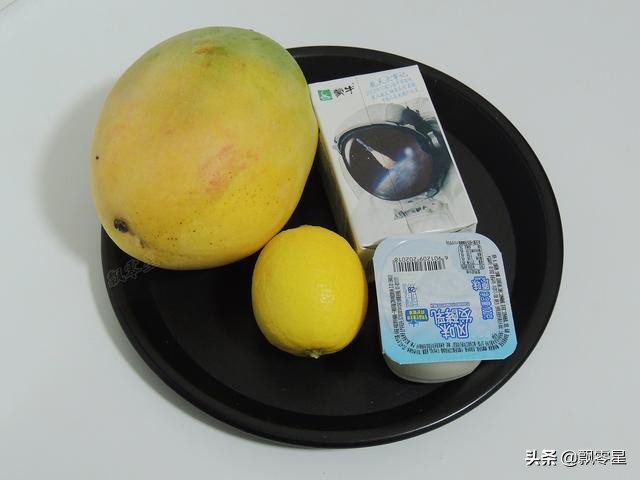 自制饮品芒果冰沙,芒果酸奶冰沙最好吃