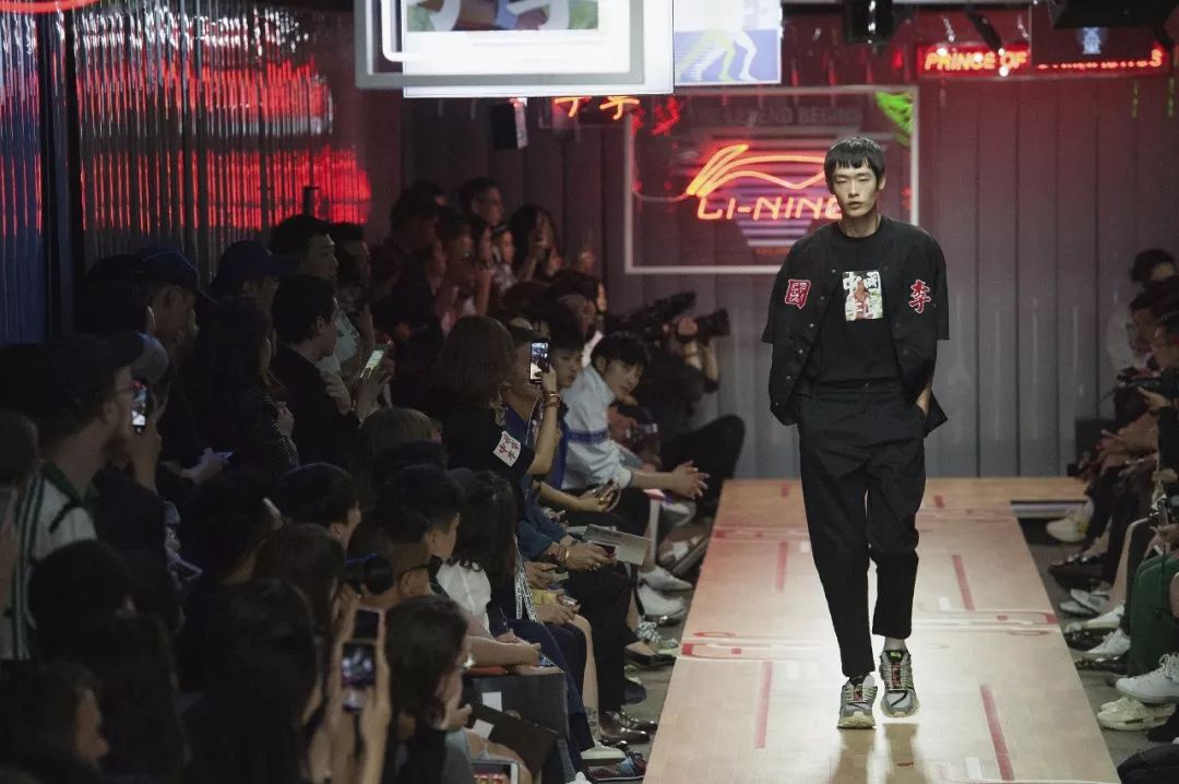 阿迪的鞋子可以换鞋面吗,阿迪可以换一只鞋子吗