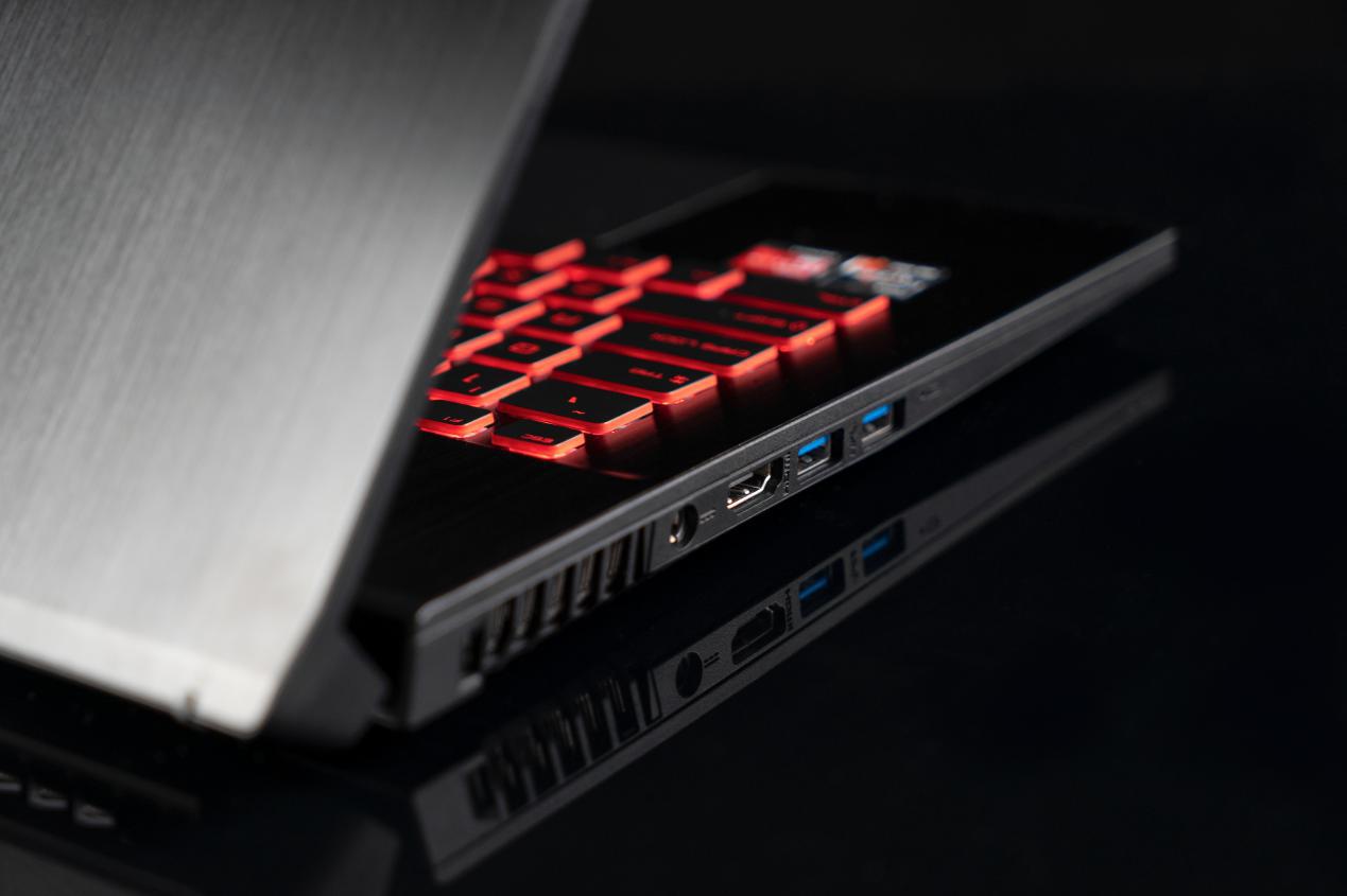 微星勇者bravo17改高色域屏幕,微星bravo15评测