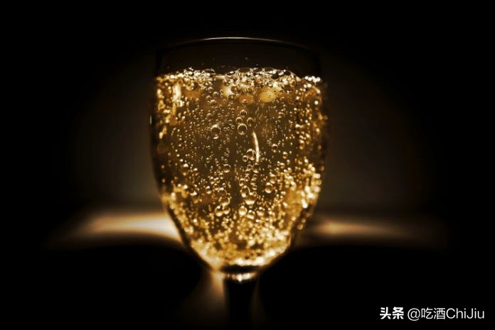 这种甜起泡酒，凭什么让中国姑娘们爱得疯狂？