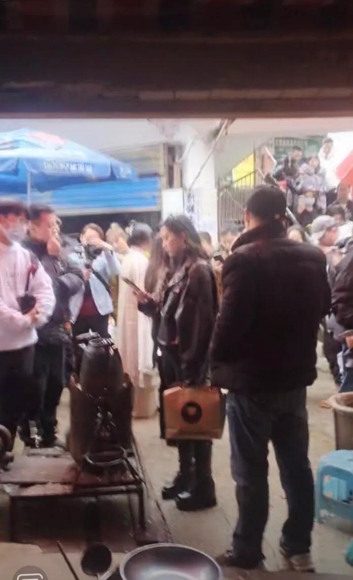 爆米花网红大叔抖音,爆米花大叔变装视频最火