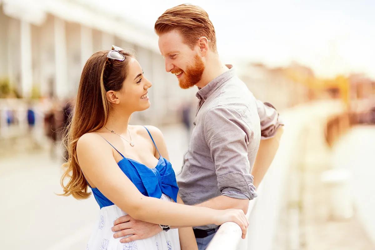 “你还知道回来呀，你怎么不死在外面呢”“是啊，我回来干啥了”