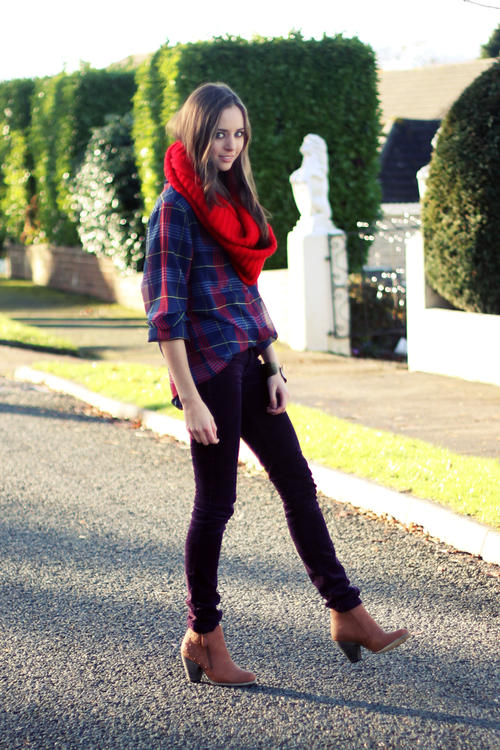 提升穿搭氛围感的秋冬围巾推荐,冬季红色羊绒围巾怎么搭配