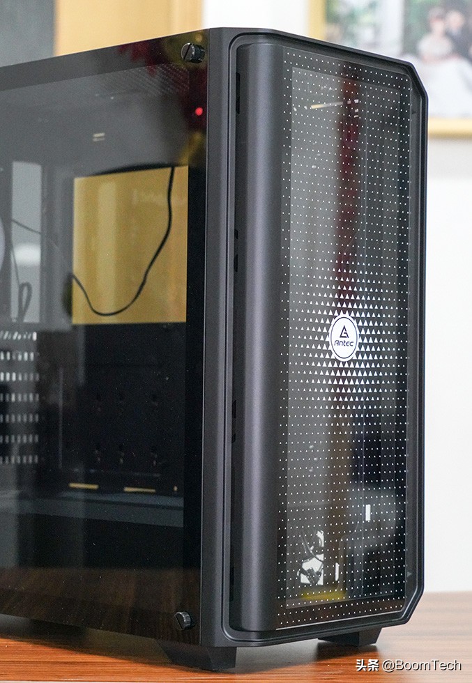不对称设计点缀安钛克NX1000机箱体验