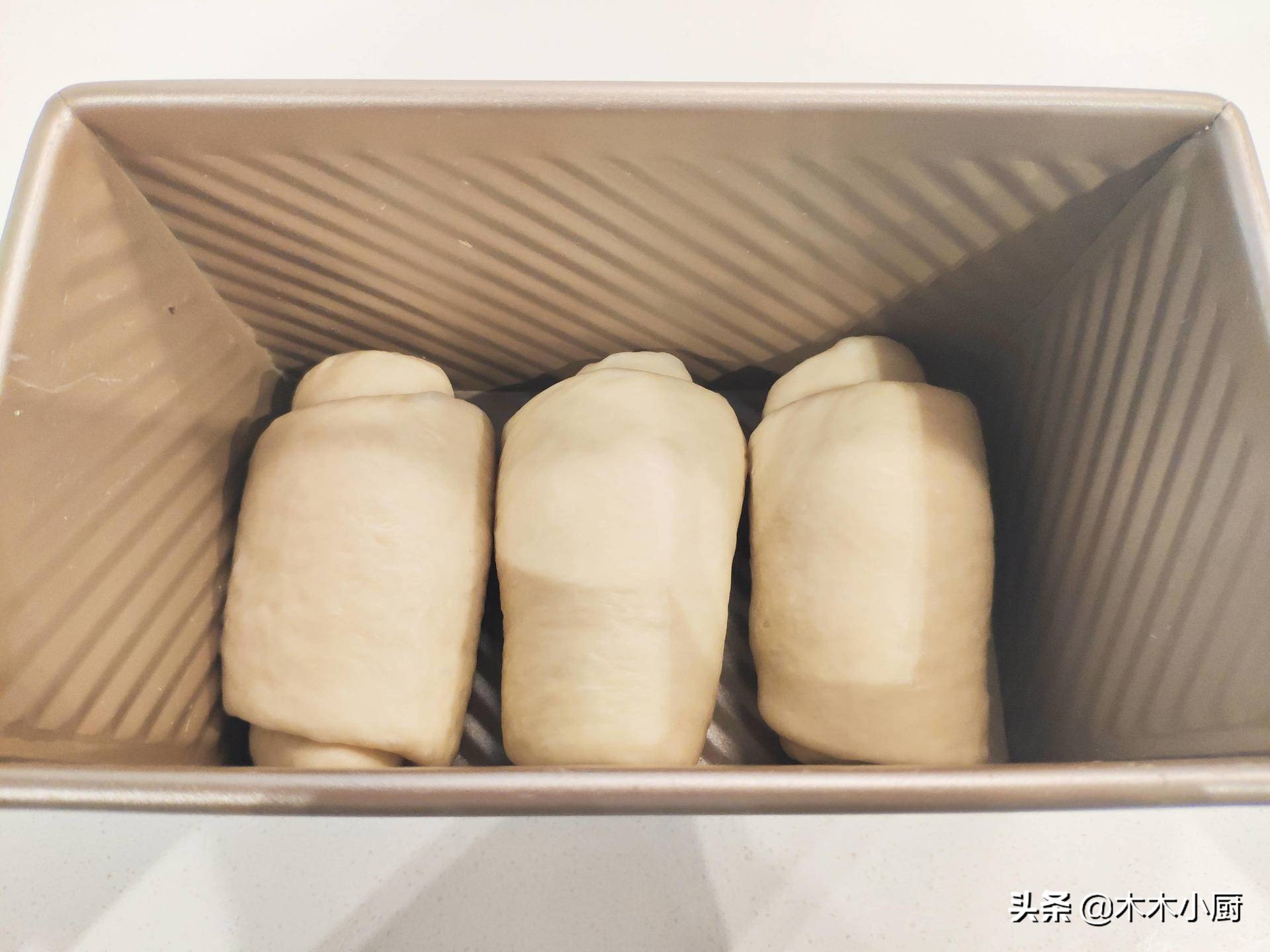 如何用家用蒸烤箱做面包全过程,自己在家用烤箱做面包的方法