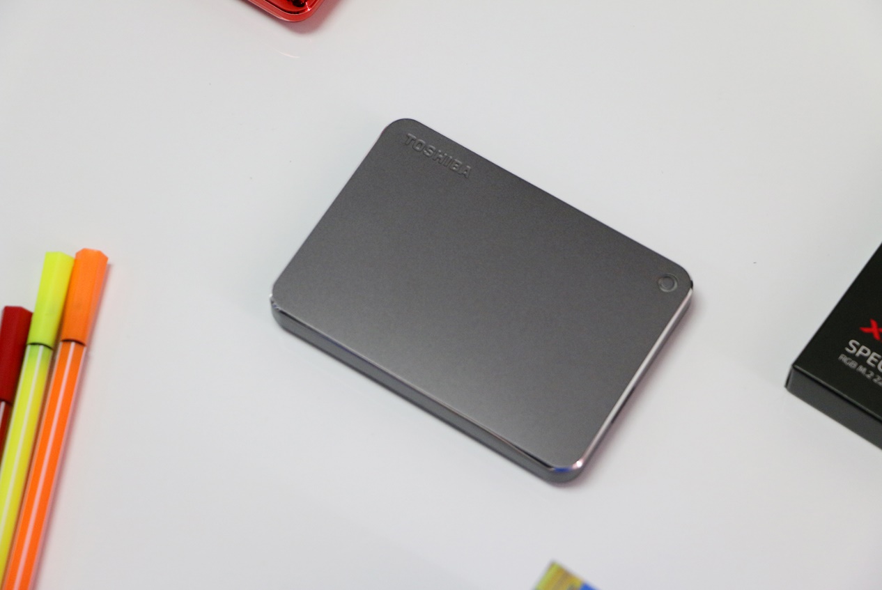 铝制外观可加密备份，东芝Premium移动硬盘照样玩大型3D游戏？