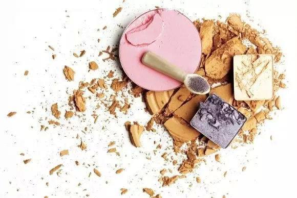 蜜粉散粉和粉饼哪个适合干性肌肤,蜜粉散粉粉饼的区别和使用