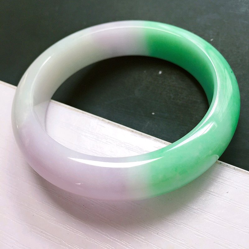 直播间翡翠手镯真的假的,直播卖的翡翠手镯能买吗