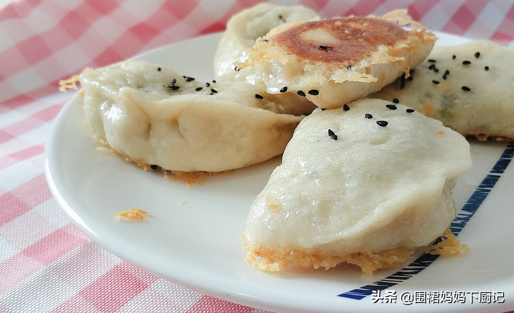 水煎包子怎么煎才酥脆好吃,水煎包的包子做出来为什么皮很硬