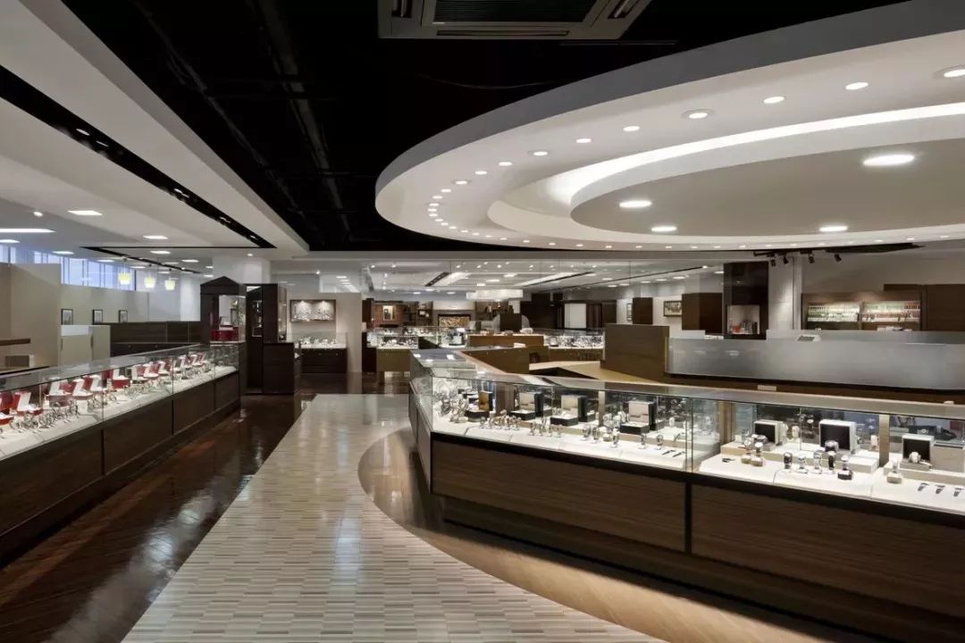 日本中古店必买lv,买lv好还是chanel好