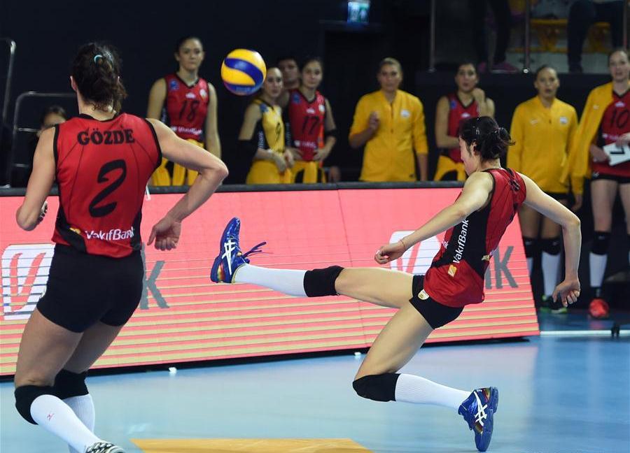 朱婷飞奔场外救球传承女排,朱婷救场