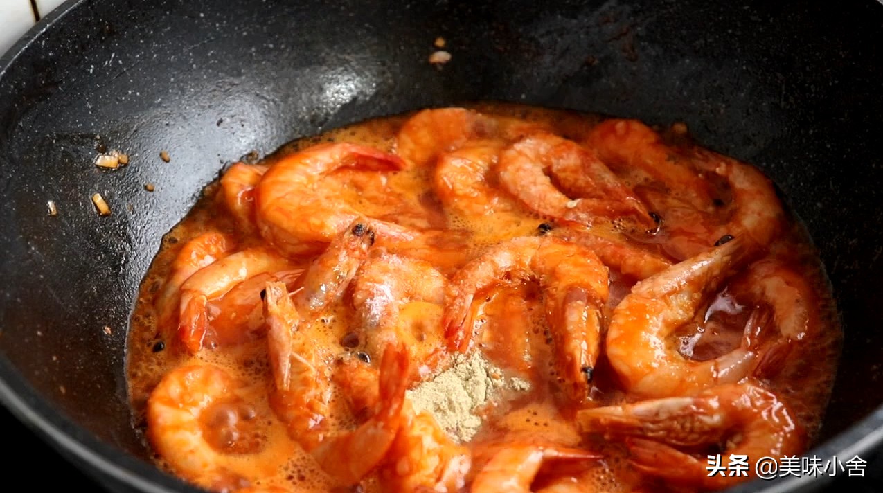 油焖大虾的家常做法最正宗的做法,油焖大虾香酥鲜嫩大人小孩都爱吃