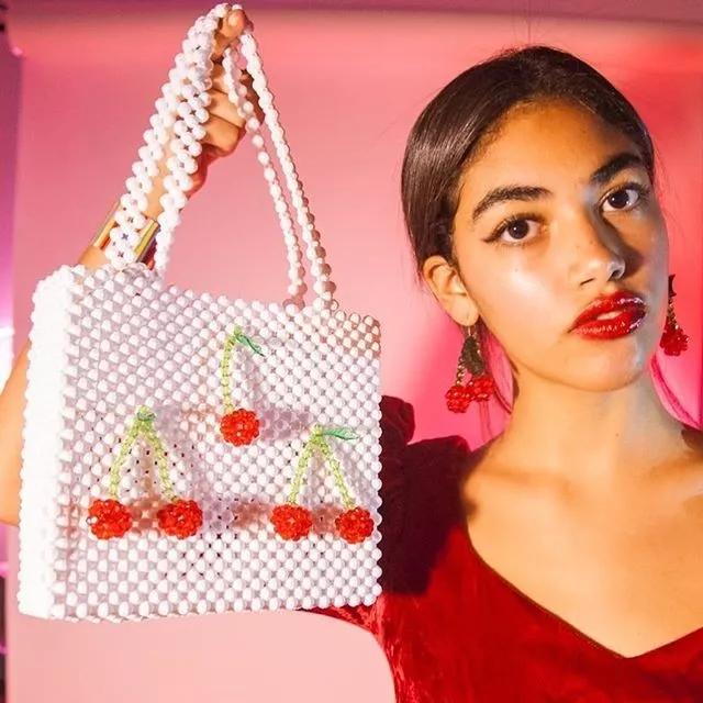 2020冬天流行什么包包款式,今年流行的串珠包