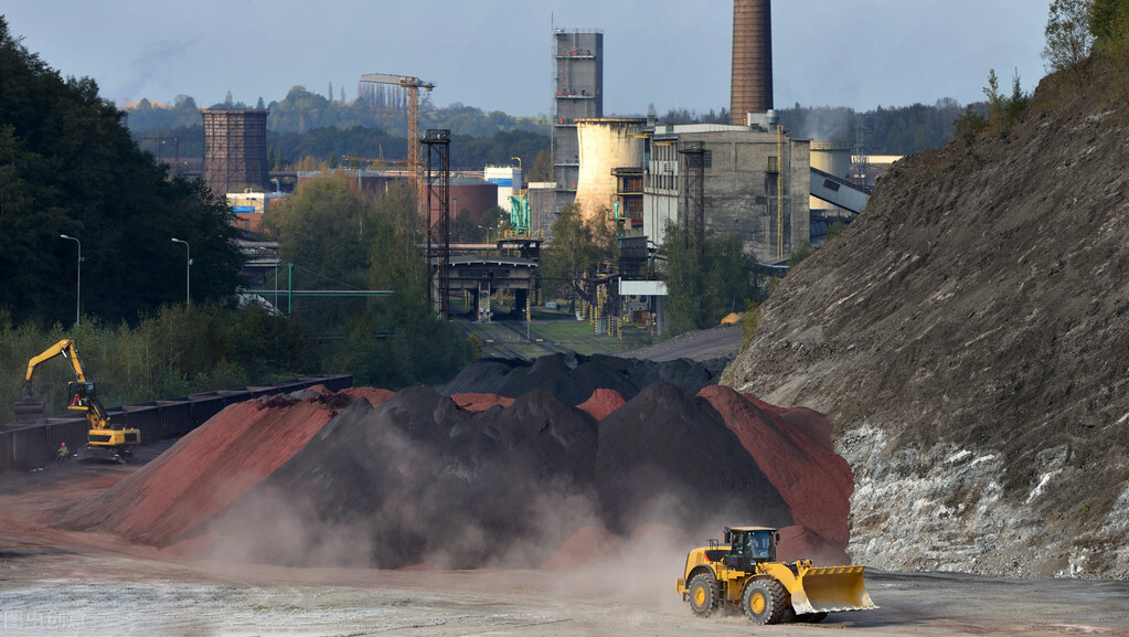 钢铁是怎样从矿石炼出来的,矿石是怎么成为钢铁