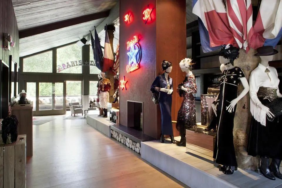 国外服装店服装陈列,服装陈列高级感