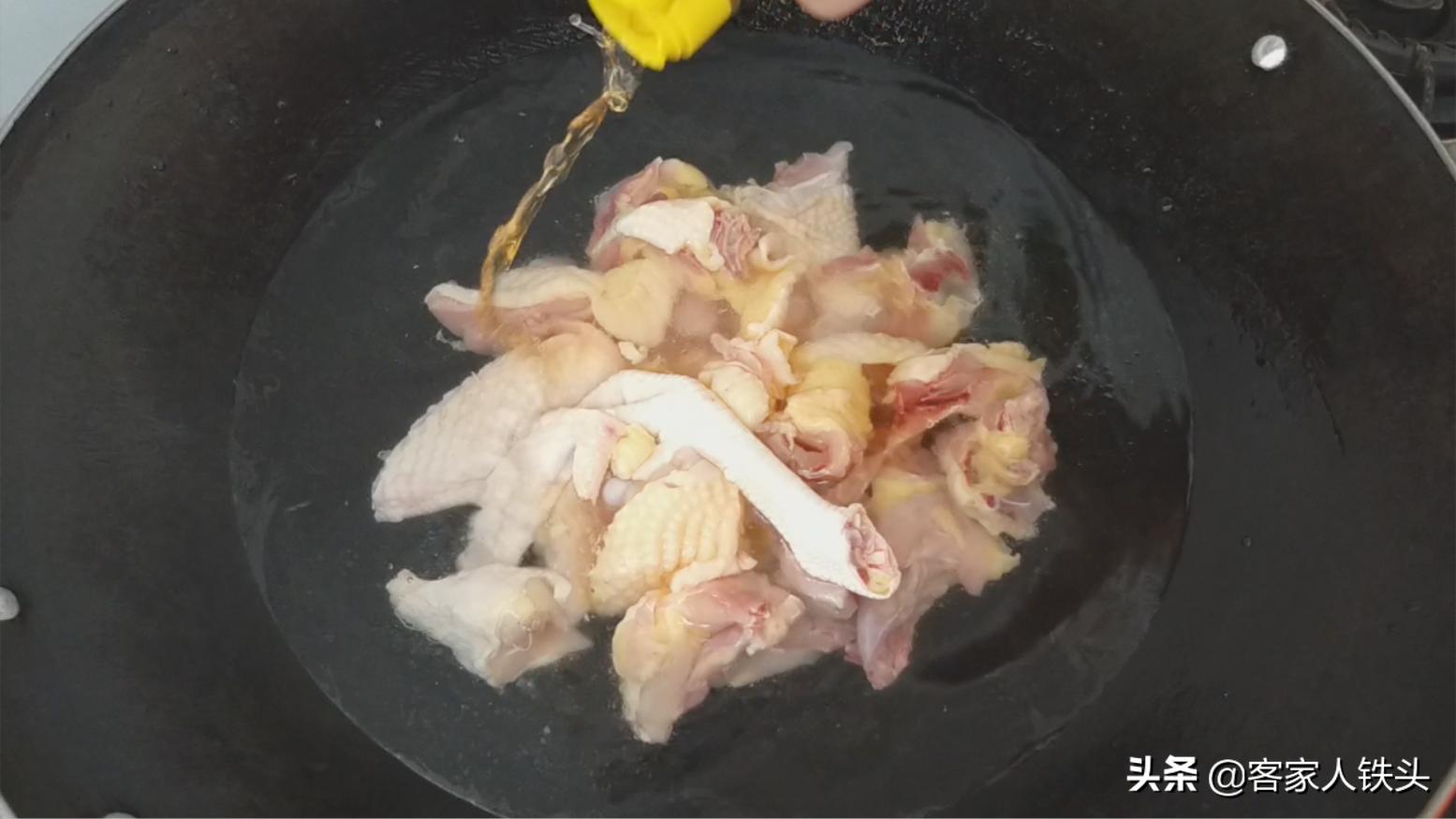 天冷来碗乌骨鸡的鸡汤,天冷了来碗暖心又暖胃的鸡汤吧