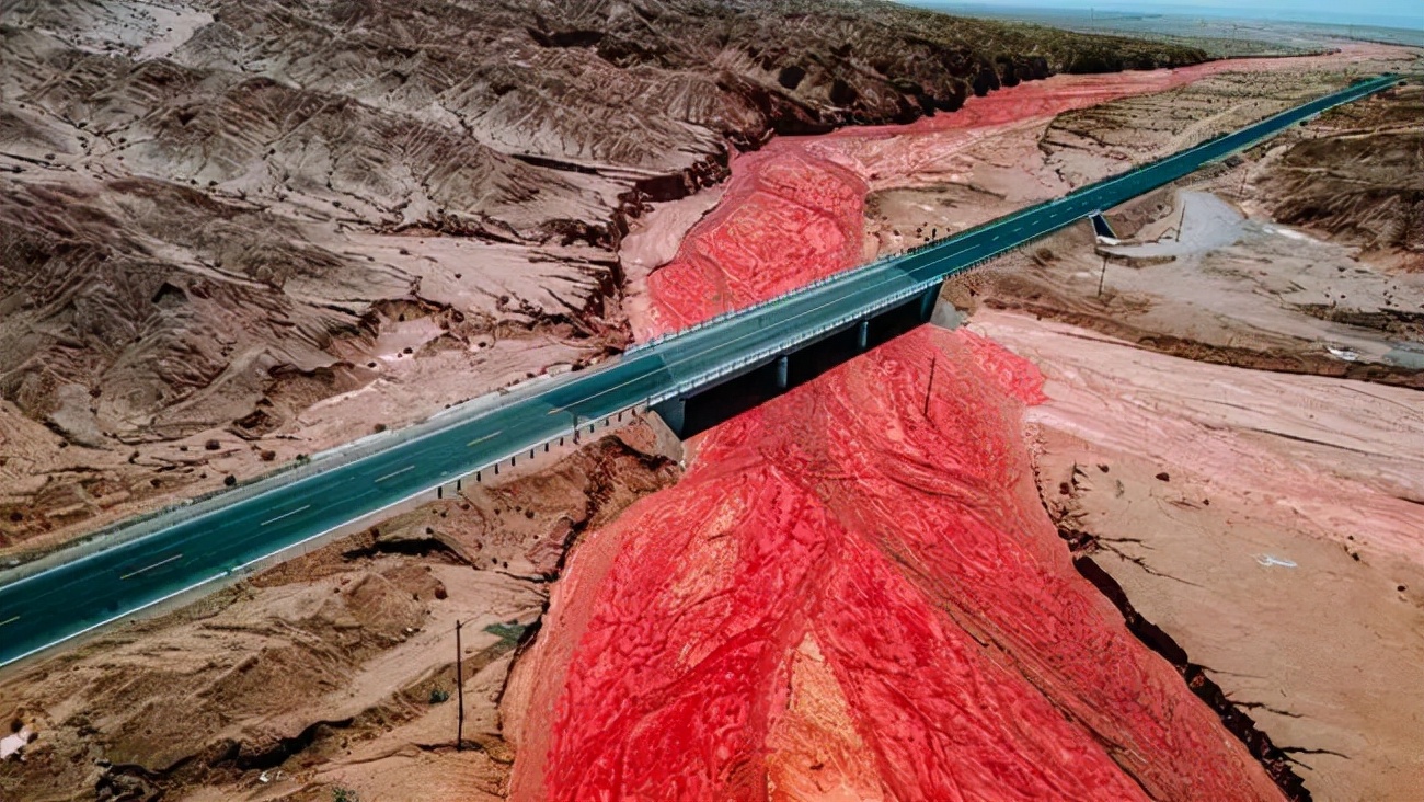 上帝打翻了调色盘，让西北这7种颜色美到窒息