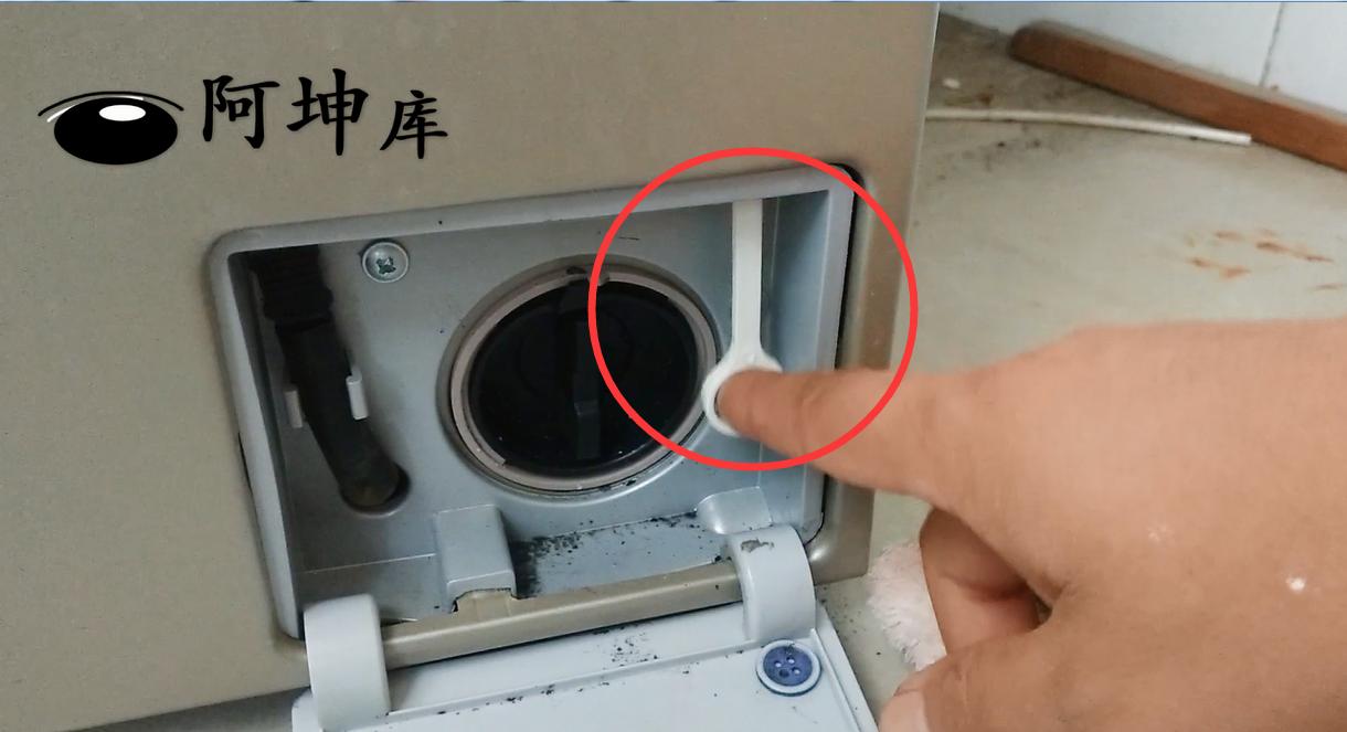 洗衣机内壁脏东西如何清理,洗衣机怎么清洗排污口里的脏东西