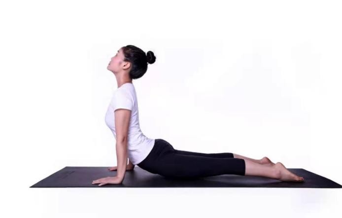练习瑜伽能缓解疲劳,缓解疲劳的瑜伽让人神清气爽
