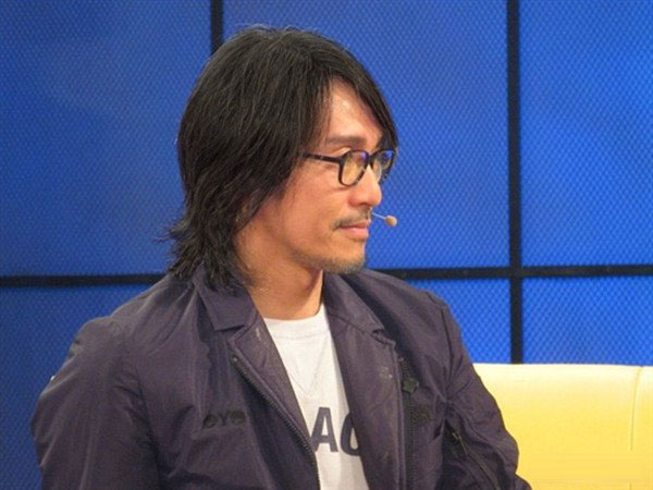 吃什么白发变黑发,怎样让白发变黑发染发剂